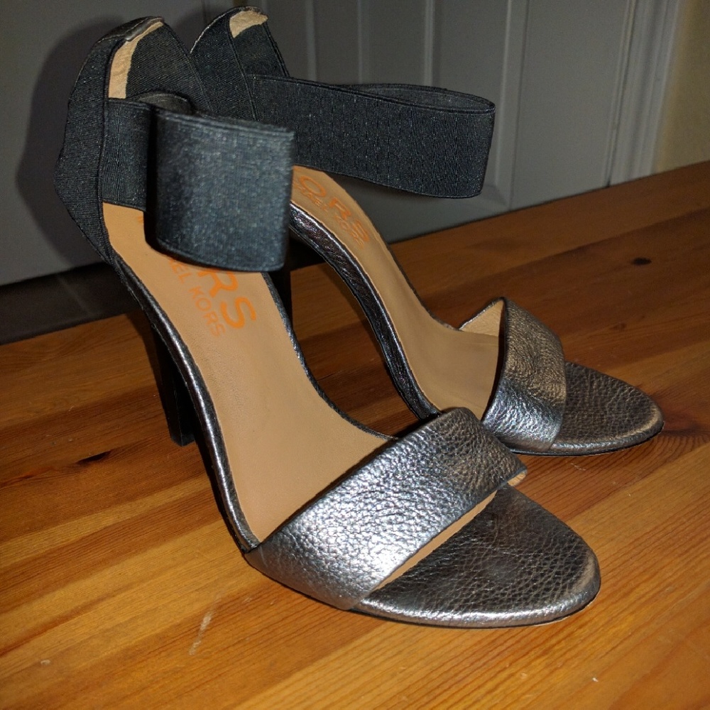 Vintage EUC Kors by Michael kors leather stiletto sz 8